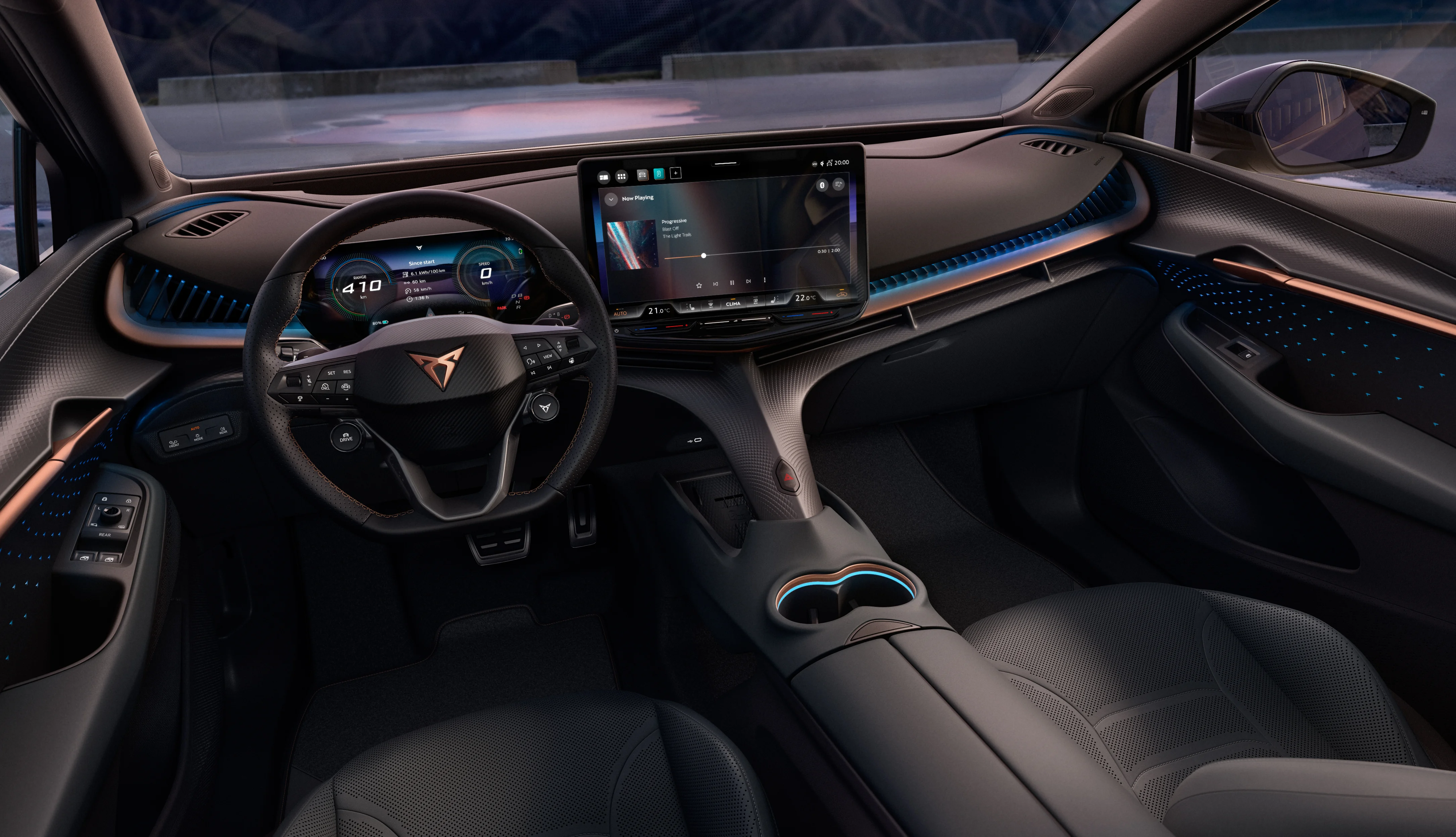 CUPRA Tavascan Innenraum mit digitalem Cockpit, großem Touchdisplay und Ambientebeleuchtung im futuristischen Design
