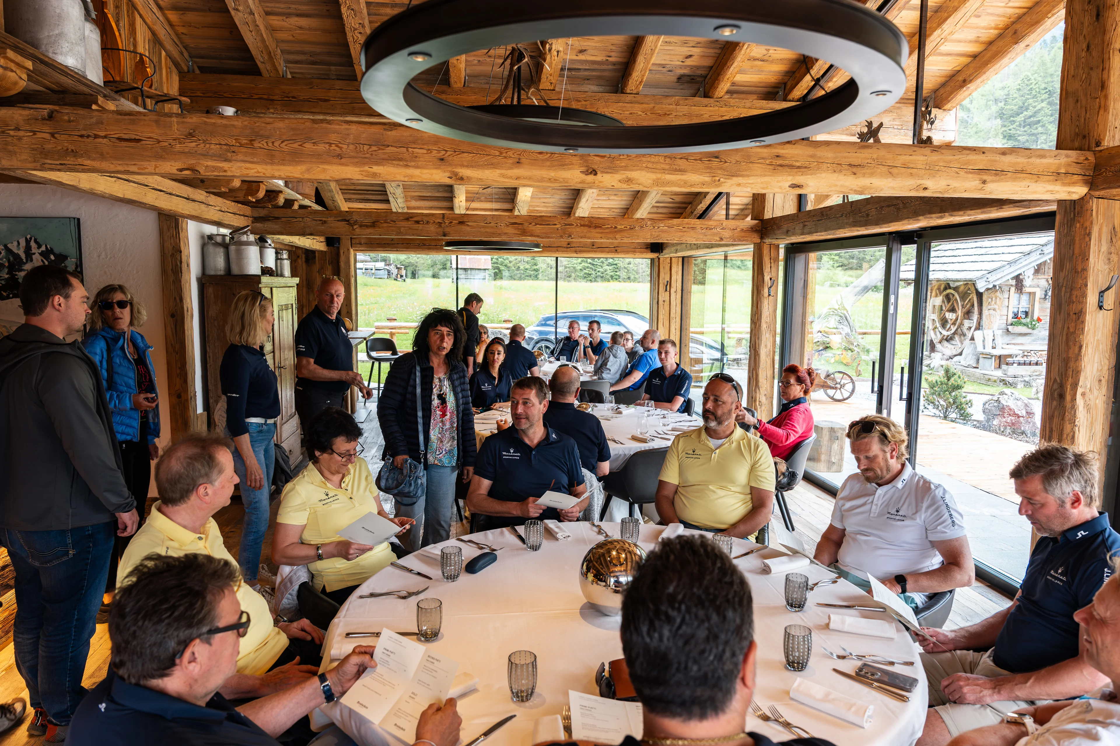 Kunden des Autohaus sportivo, im Carvan Park Sexten