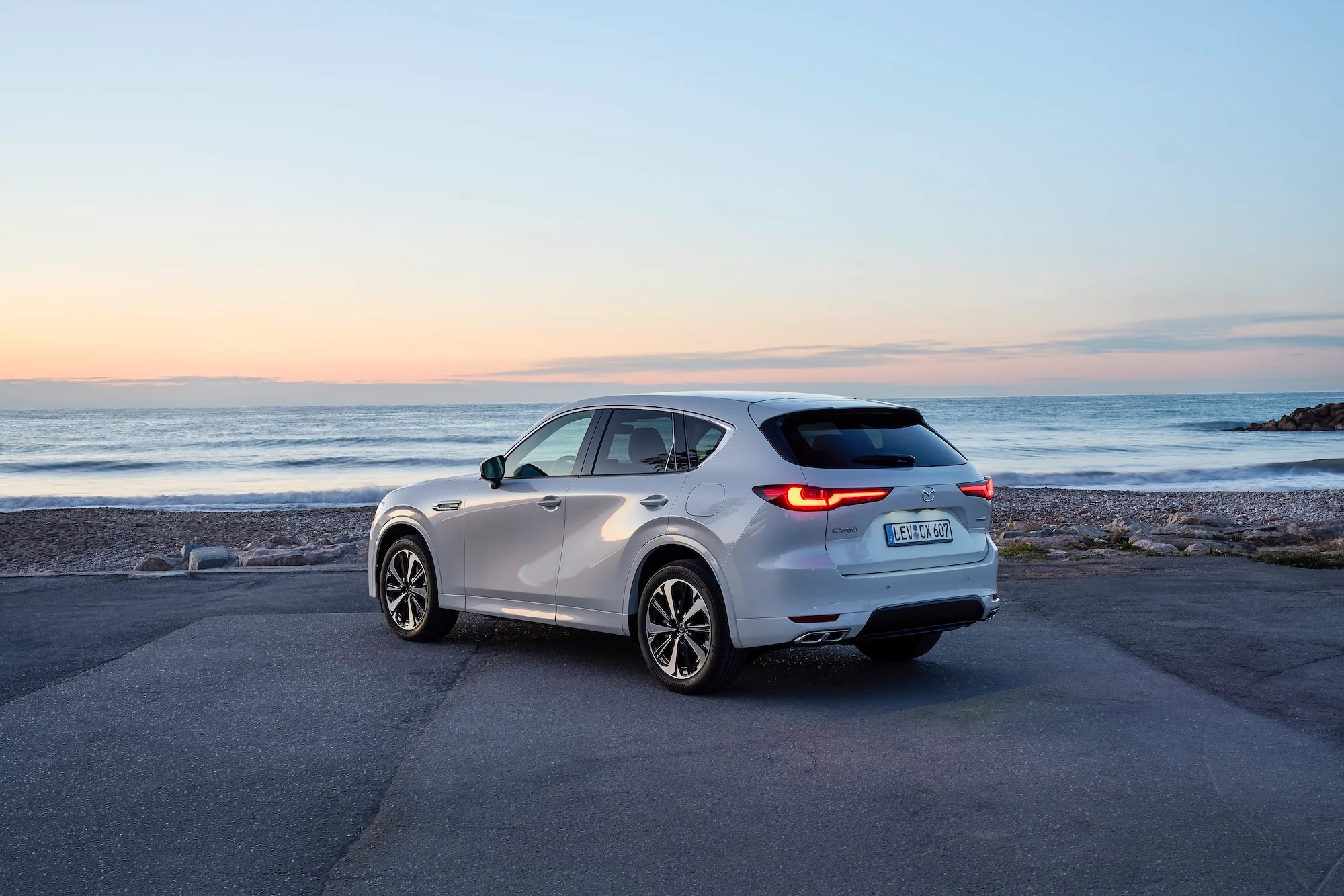 2025_mazda_cx-60_barcelona_rw_still_05_highres.jpg
