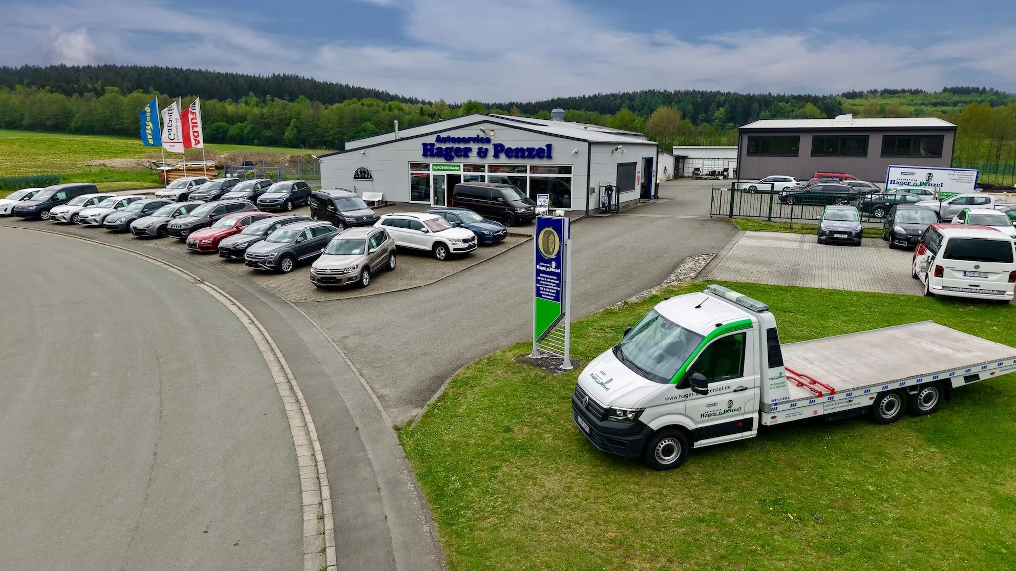 Autohaus Hager & Penzel Gelände von schräg oben aus der Luft fotografiert