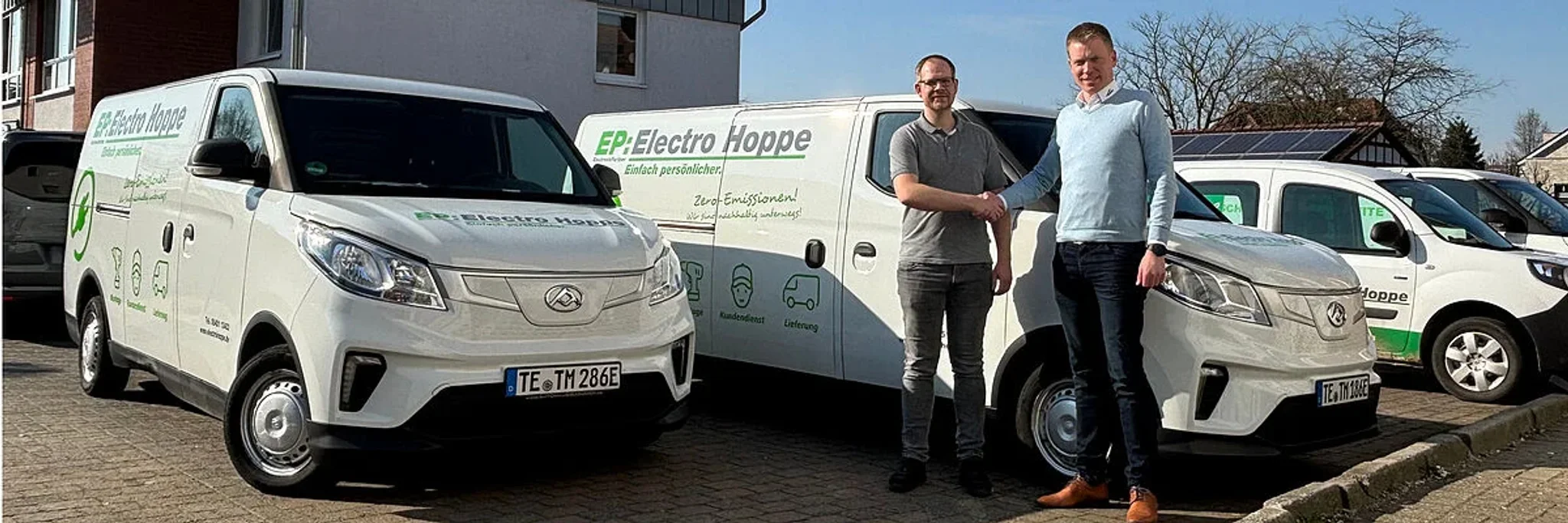 zwei Maxus eDeliver 3 der Firma Hoppe