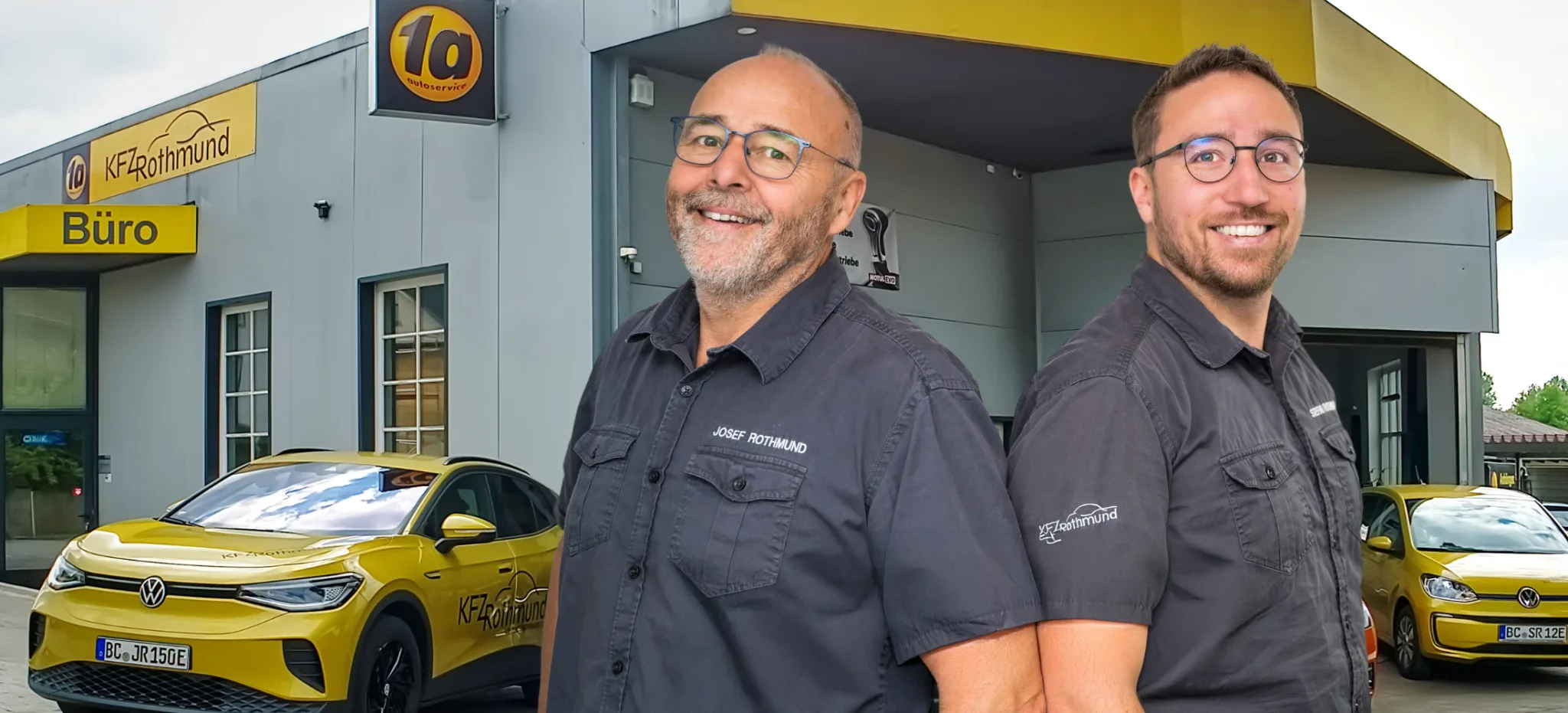 Geschäftsführung des Autohaus Rothmund vor dem Autohaus