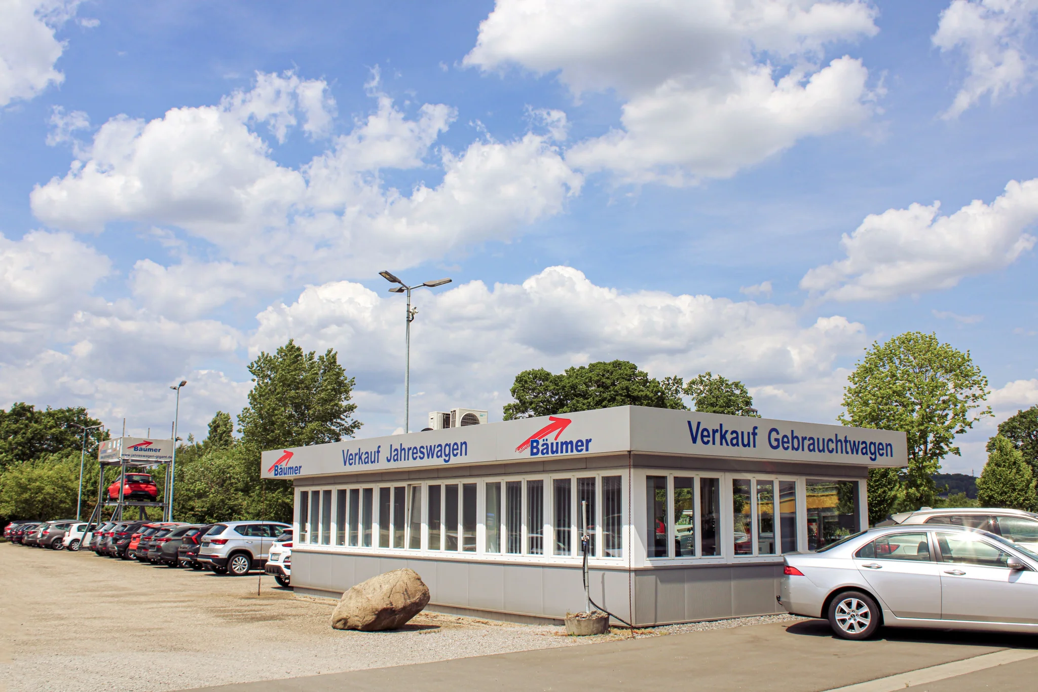 Gebrauchtwagenplatz im Autohaus Bäumer