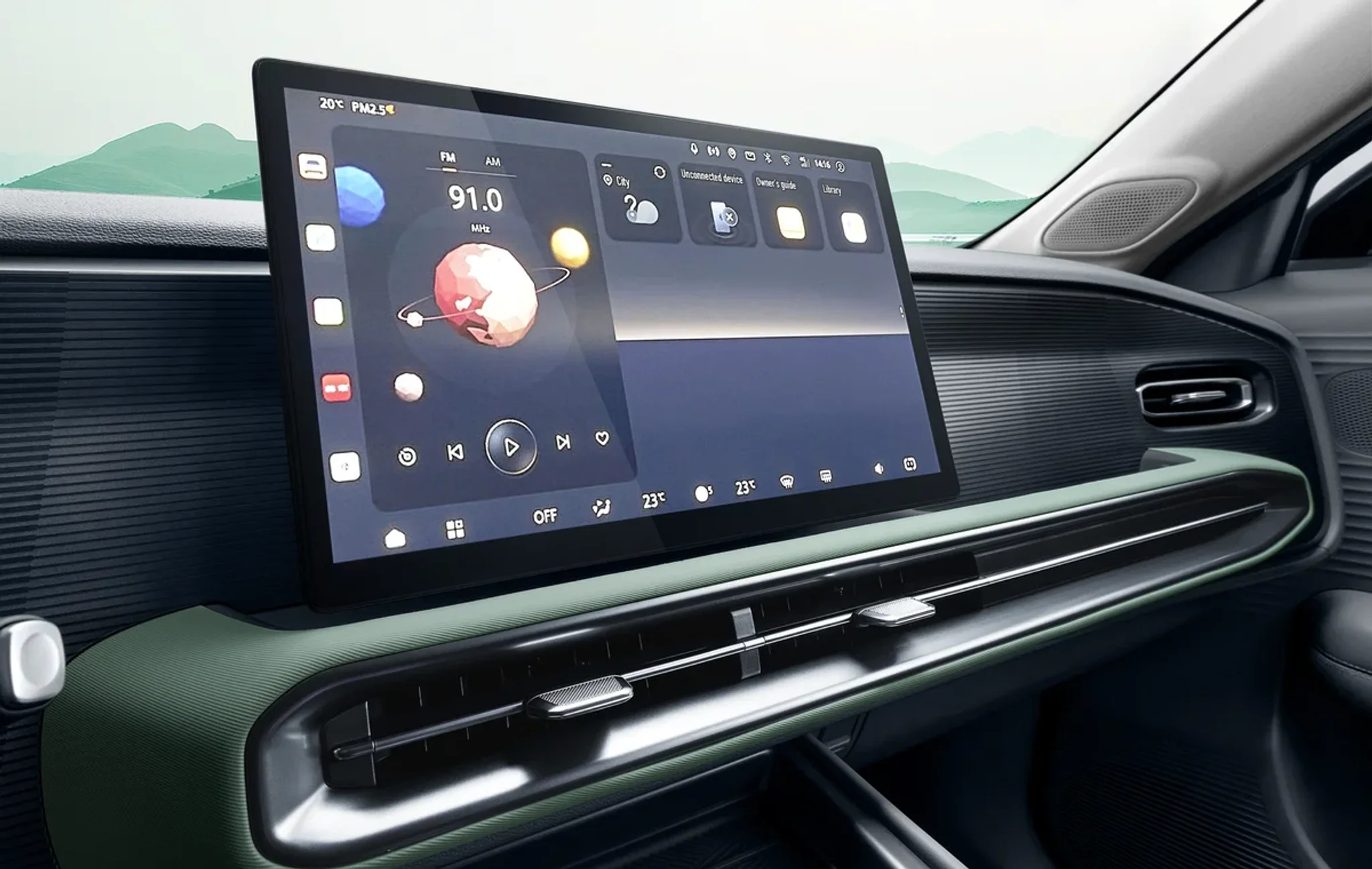 baic bj30 in grau detailansicht Cockpit mit großem Zentral Monitor