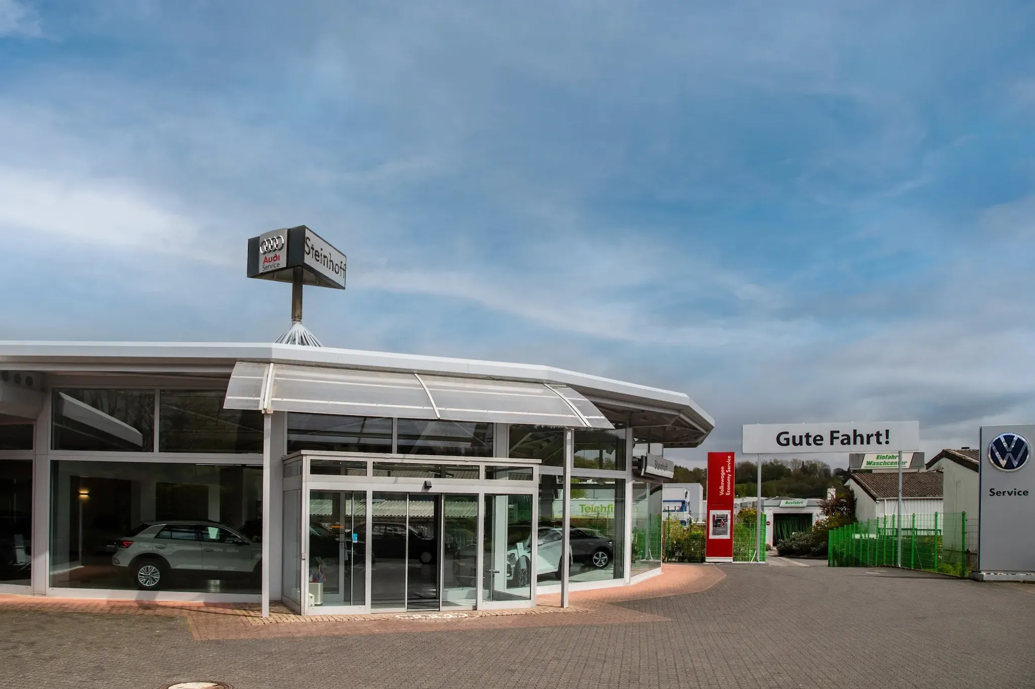 Autohaus Steinhoff mit Ausfahrt