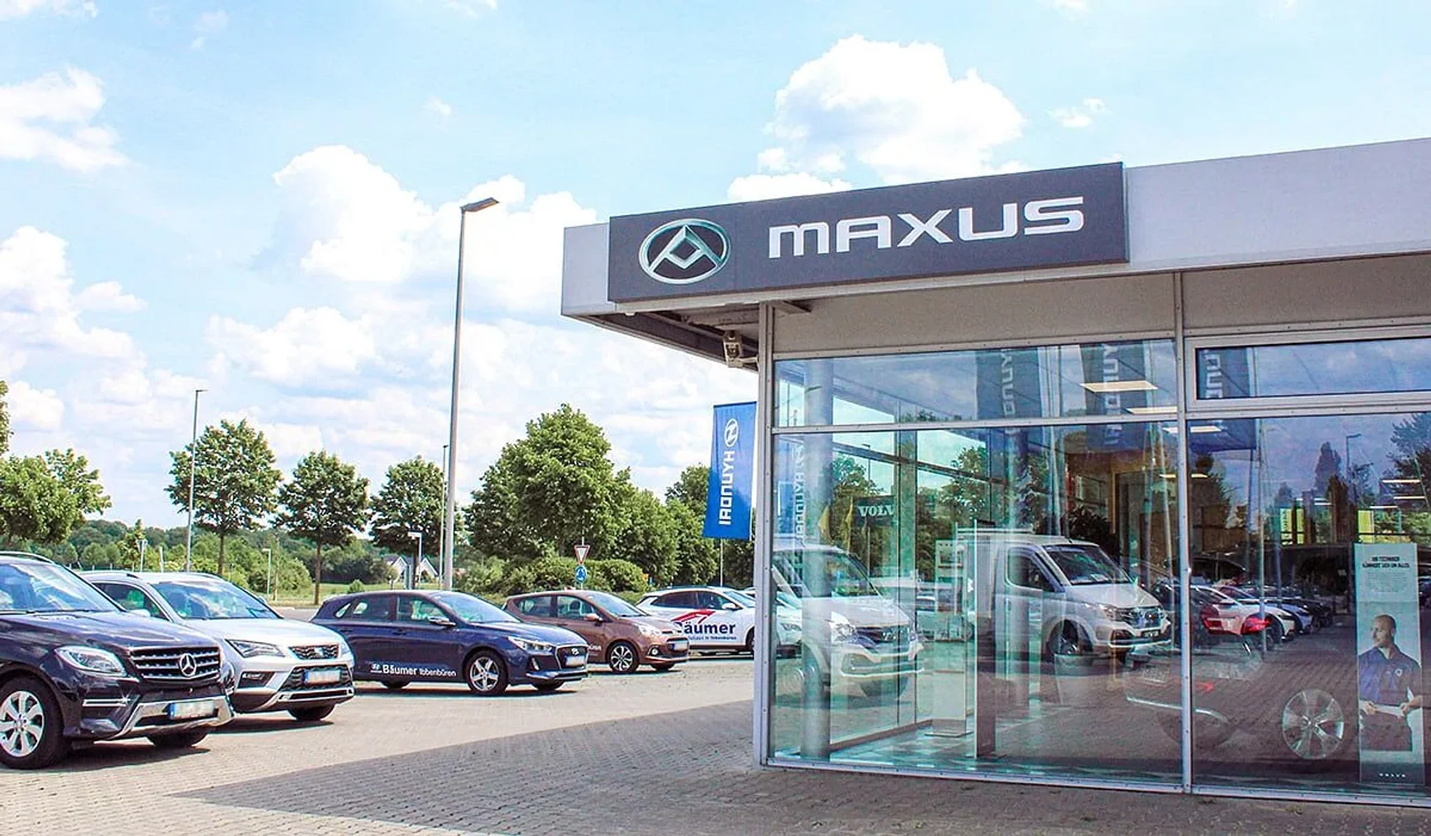 Gebäude des Autohaus Bäumer für die Marke Maxus, Teilansicht