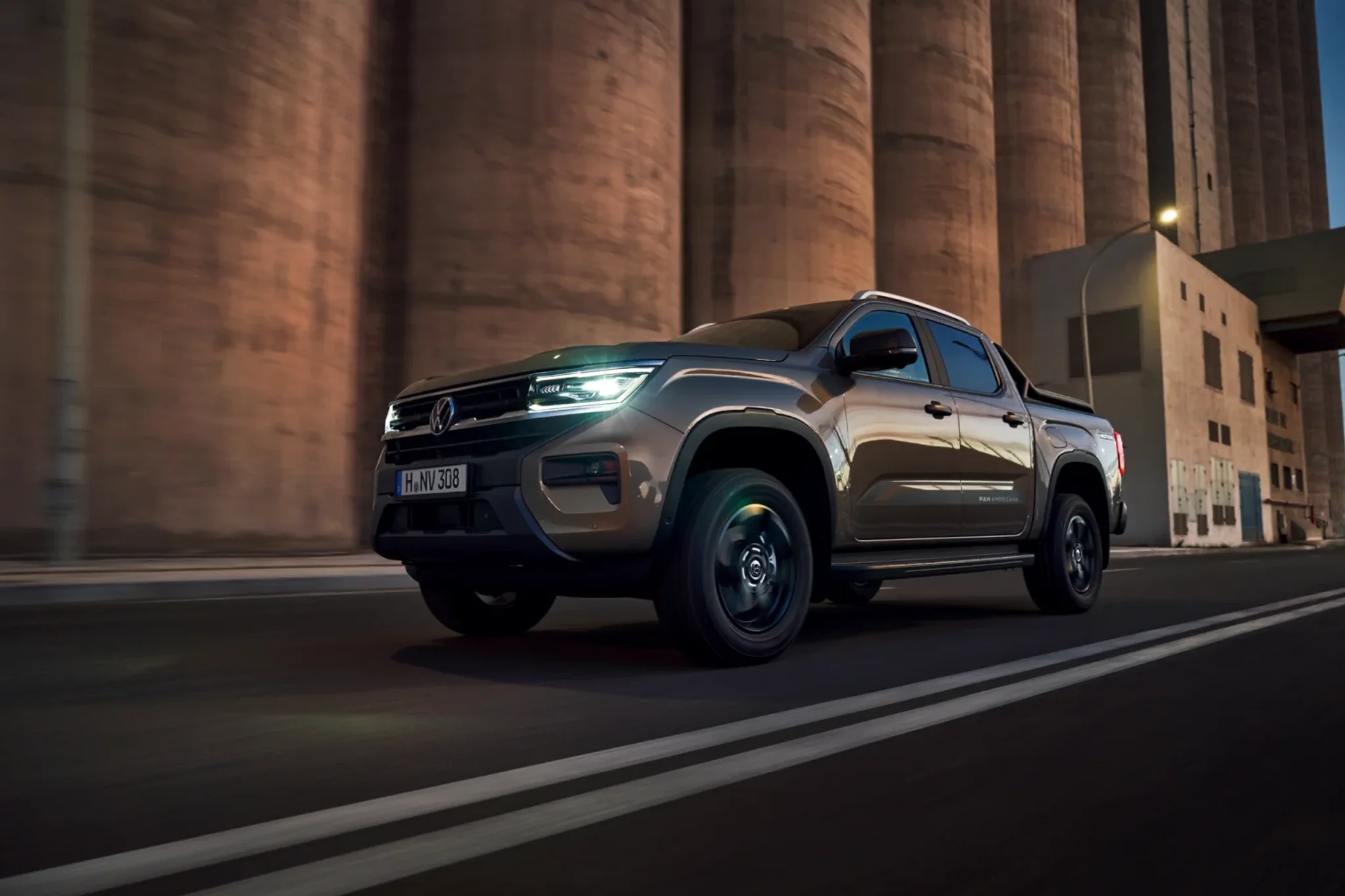 service-image-cv-amarok-driving-motif.png