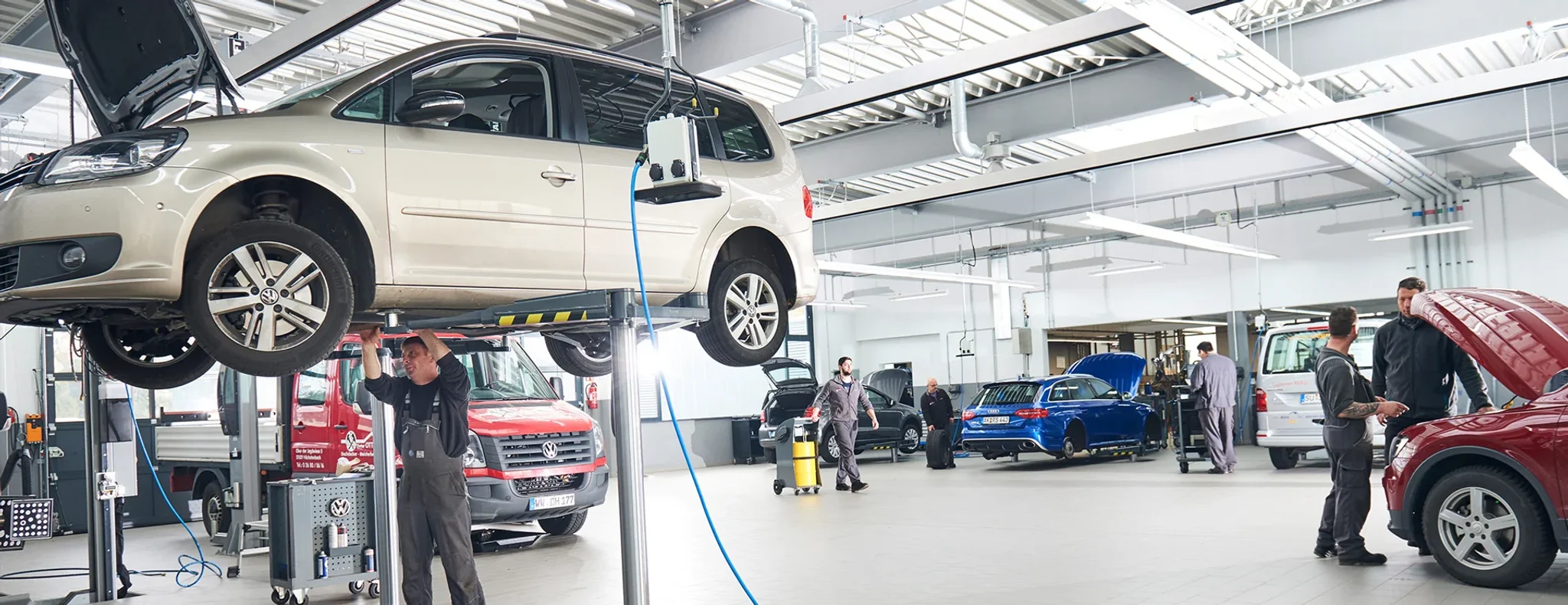 Innen Ansicht der Werkstatt der Autozentrale Sturm