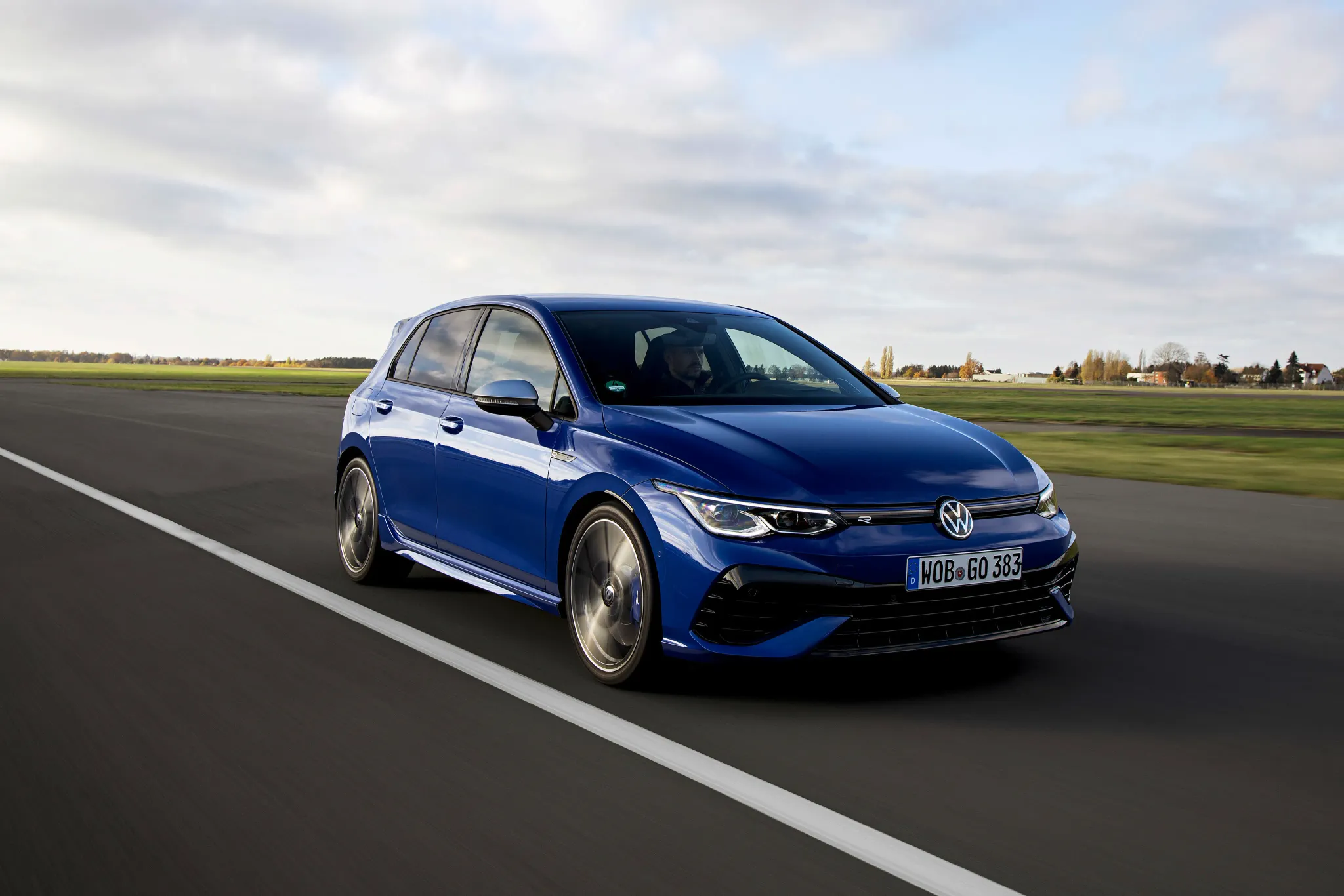 VW_Golf_R-Line