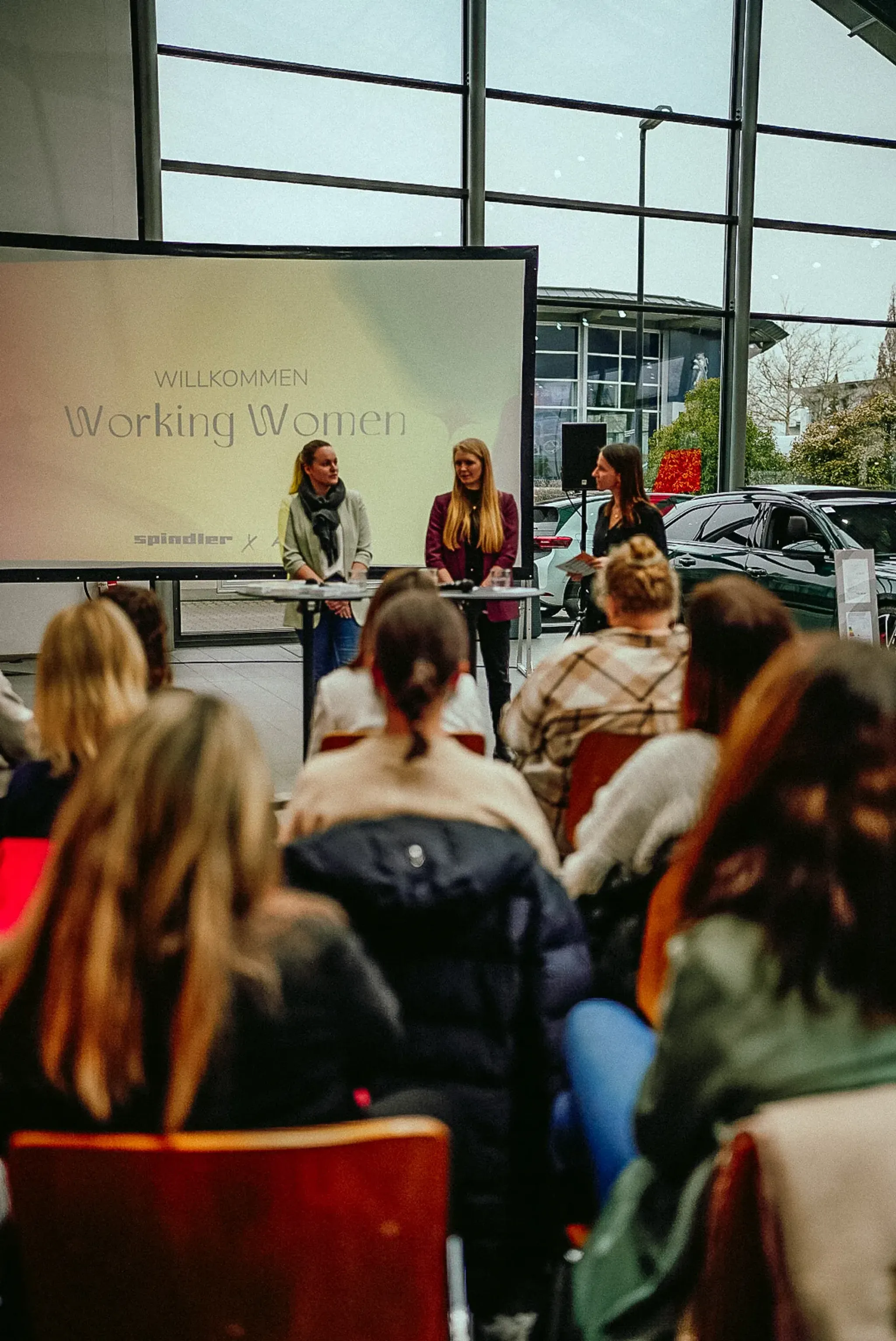 working women Weltfrauentag Spindler