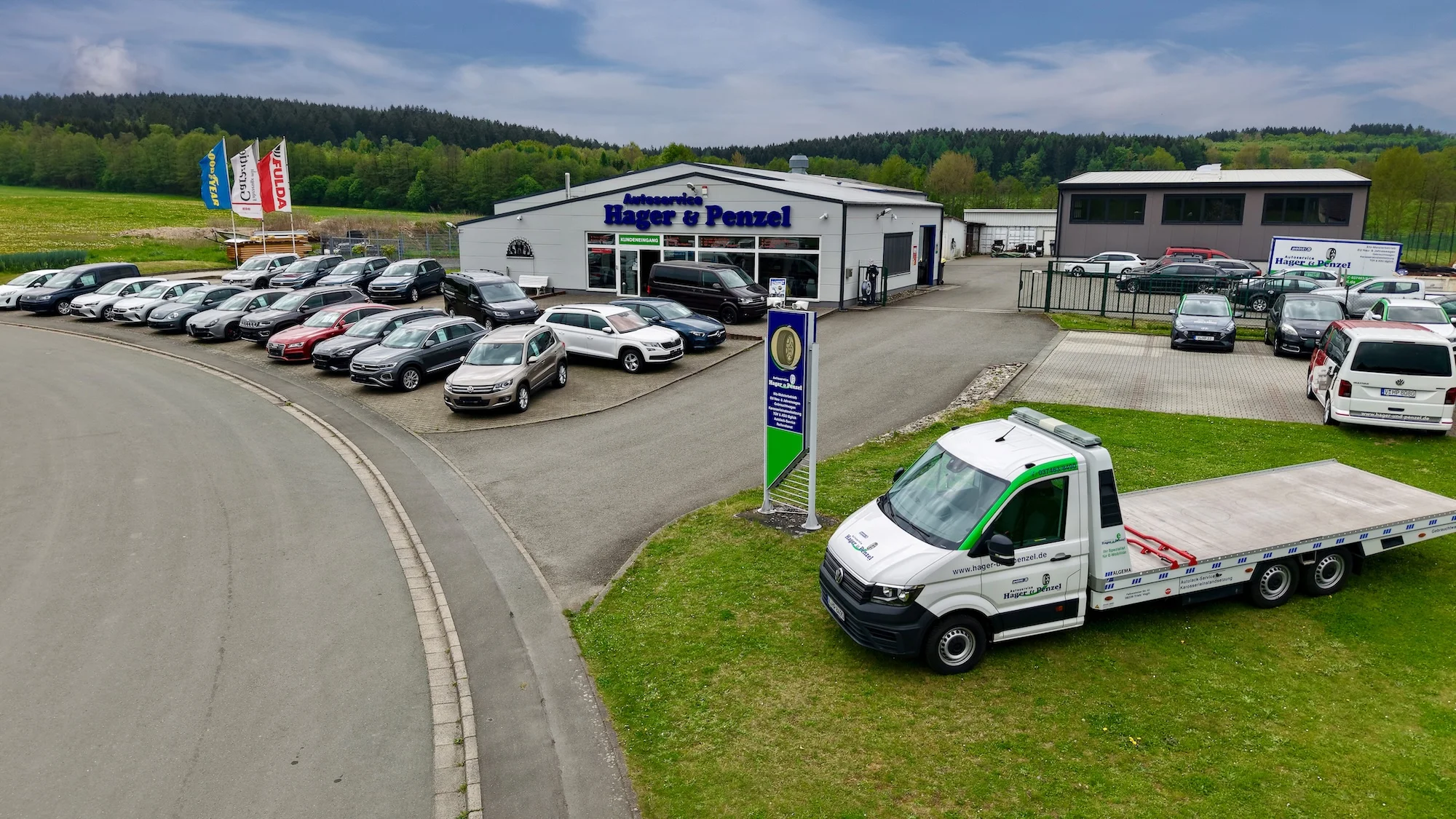 Autohaus Hager & Penzel Gelände von schräg oben aus der Luft fotografiert