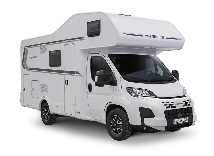 Weißes Knaus Alkoven-Wohnmobil. Ein Mietfahrzeug des Caravan Center Nord kurz vor Dänemark.
