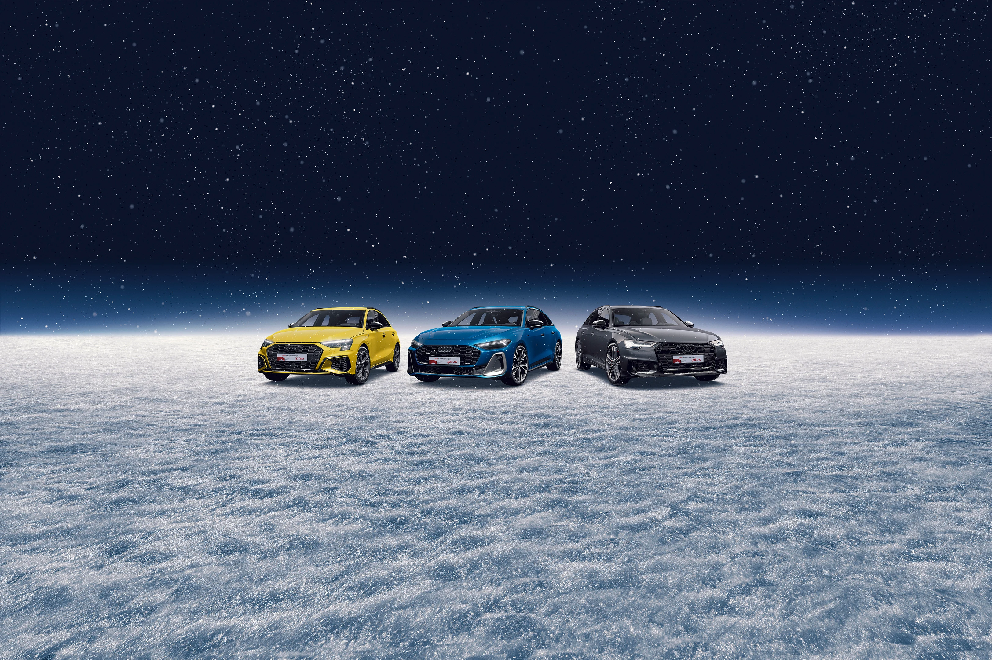 Ein Audi A3, A5 und A6 auf verschneitem Boden vor Sternenhimmel