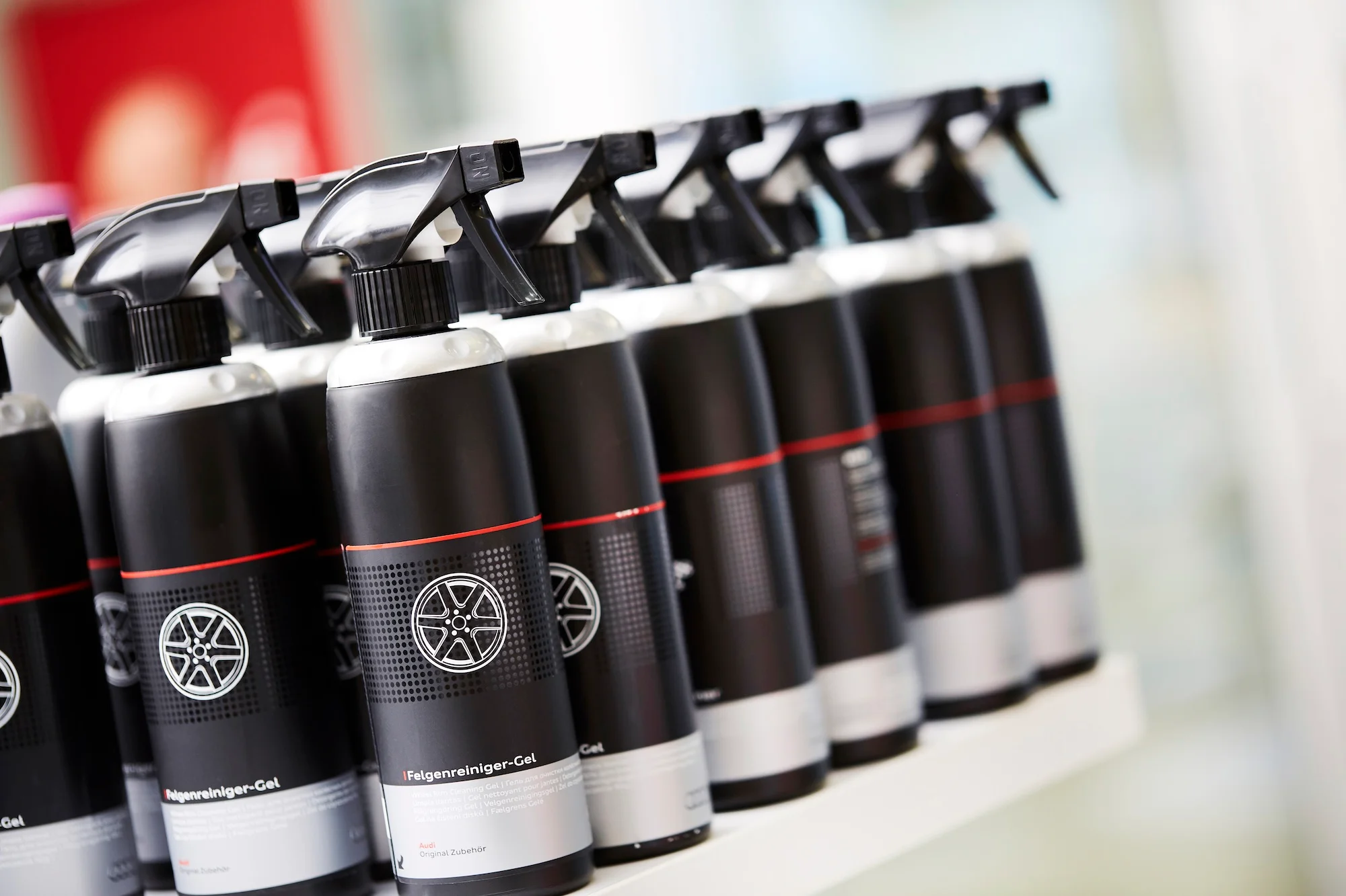 Fahrzeugzubehör in einem Regal