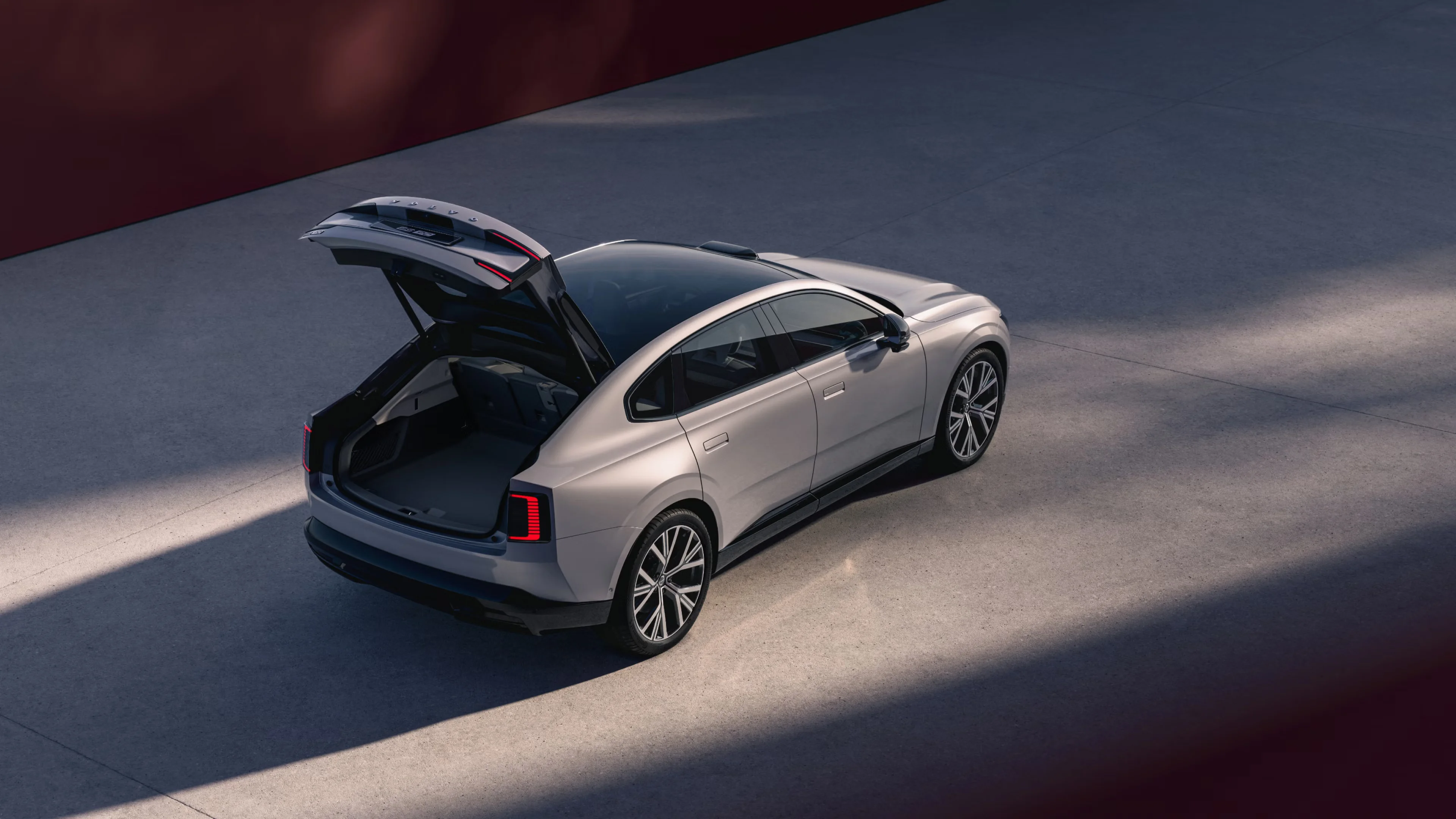es90-electric-pdp-spotlighthero-gallery-3-16x9.jpg