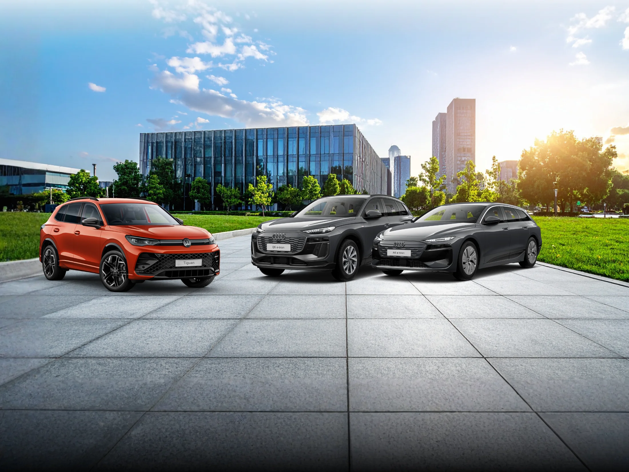 Tiguan, A6 e-tron und Q6 e-tron vor Firmengelände bei Sonne