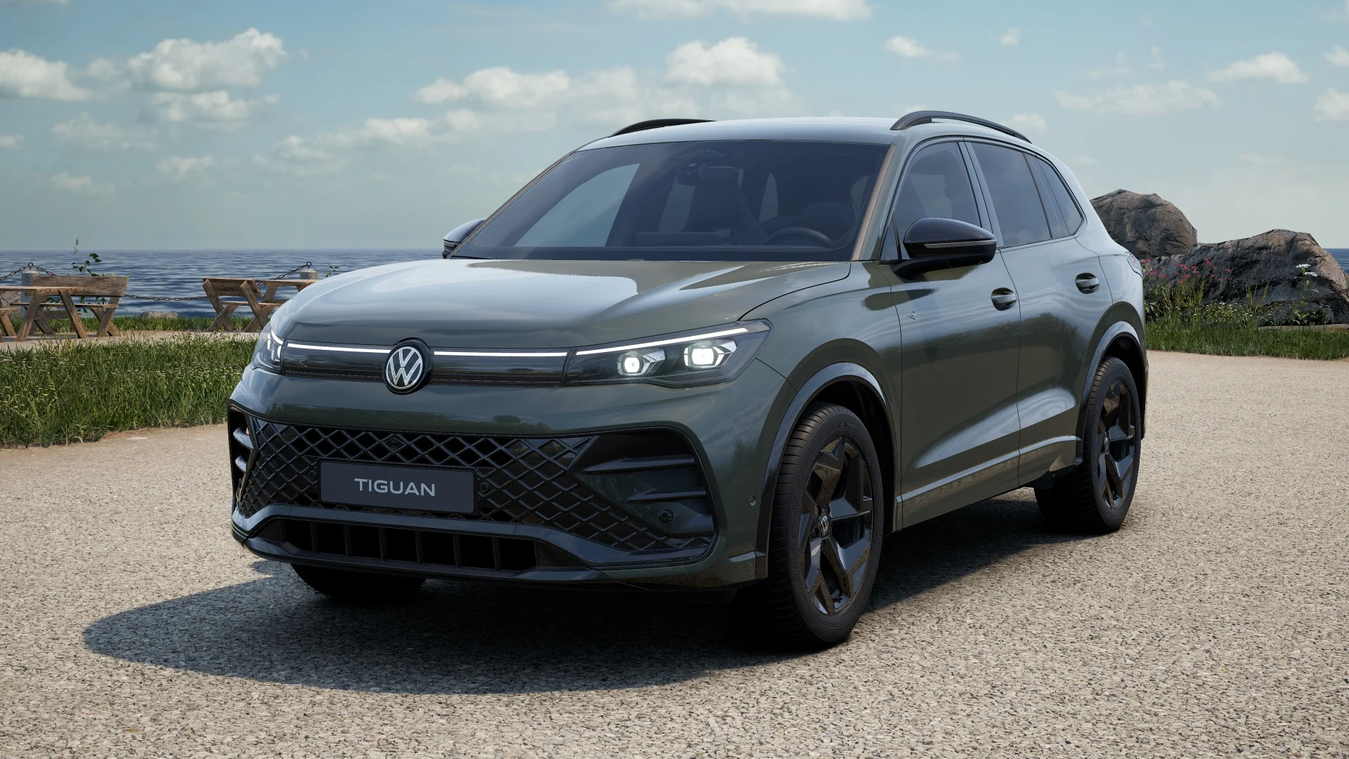 Grüner Tiguan in seitlicher Frontansicht.jpg