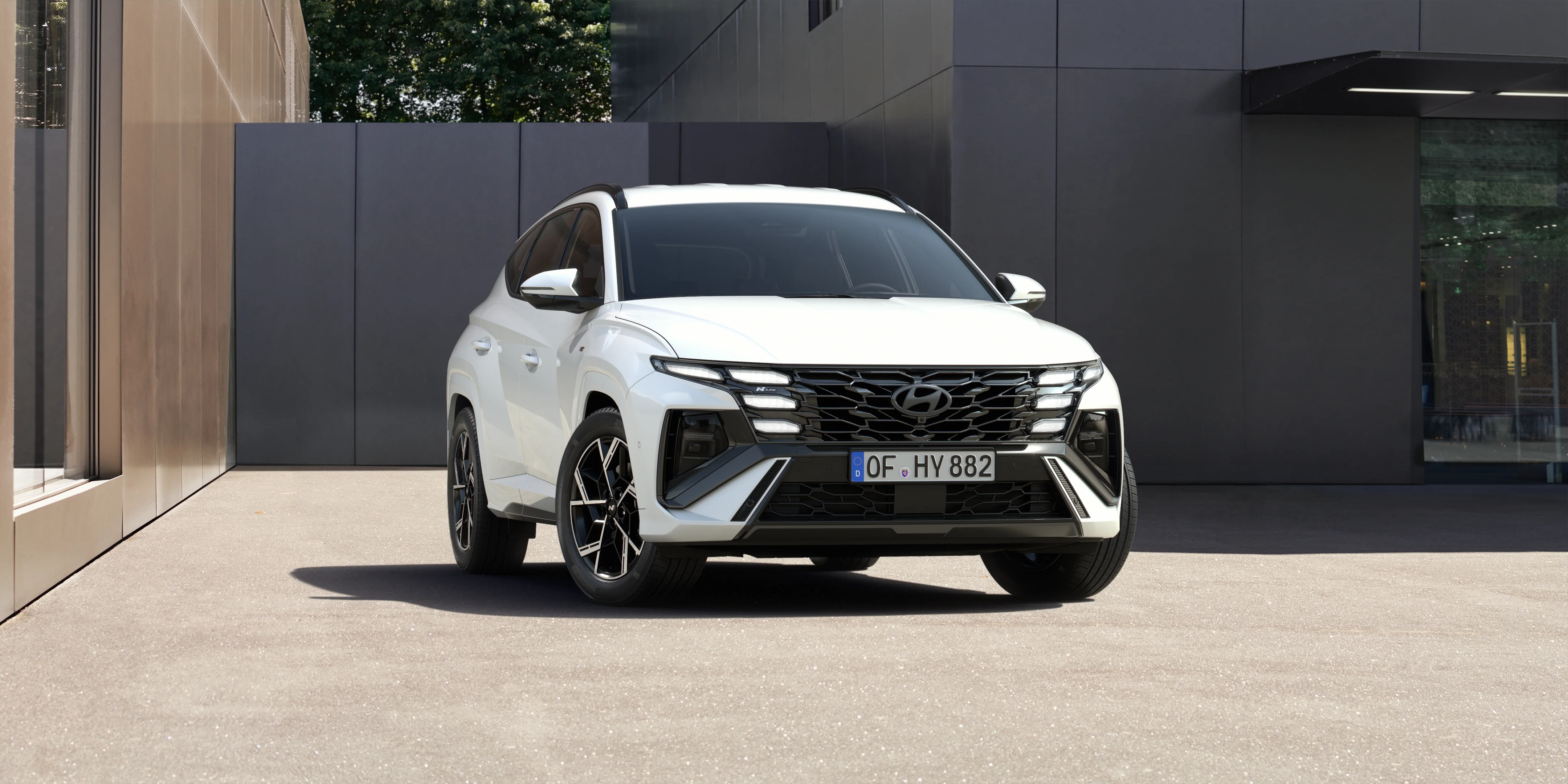 HME_NX4_HEV_Nline_EViz_EXT_W6H-Serenity White Pearl_SHOT_01.jpg