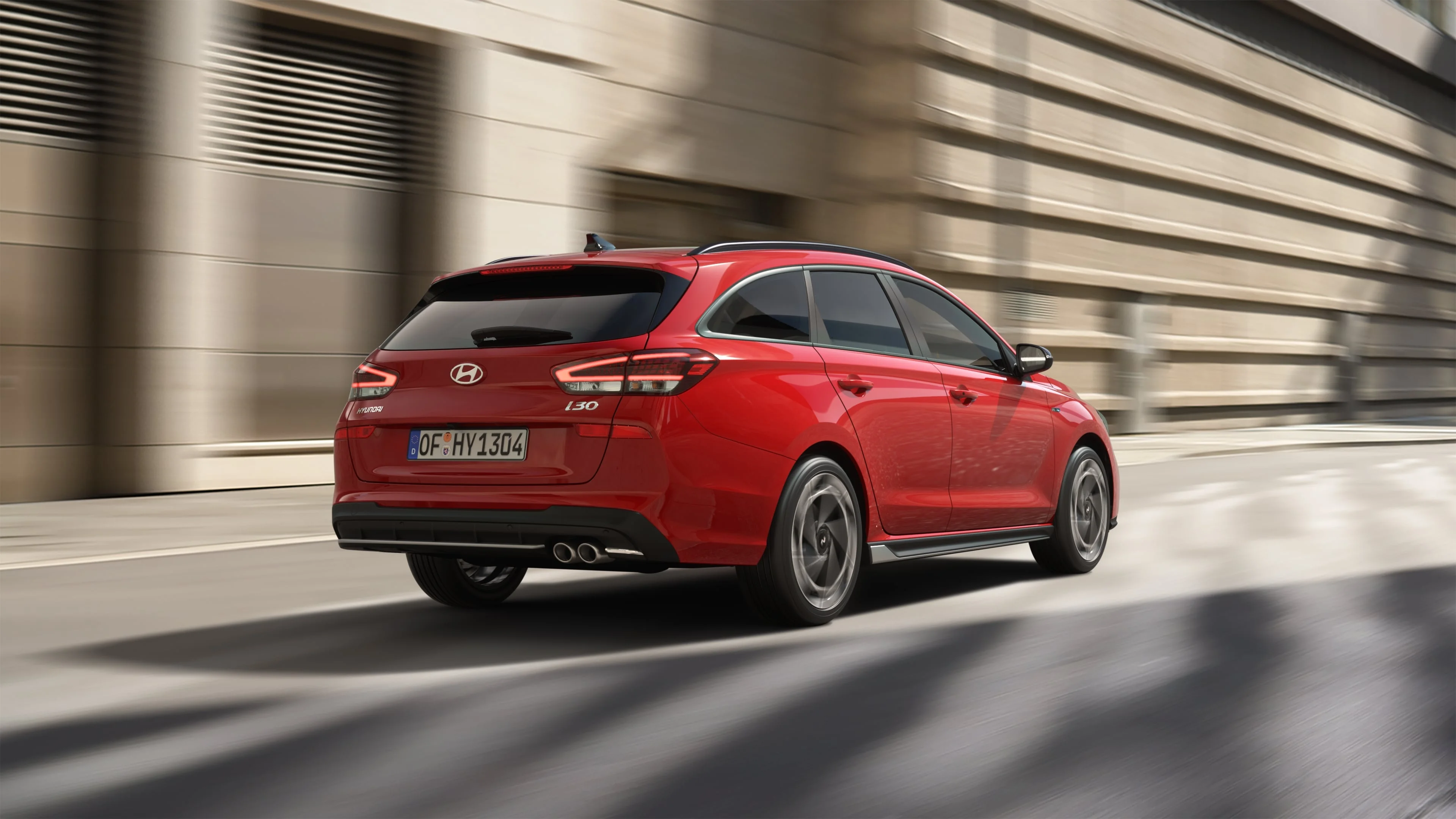 i30_Kombi_Nline_Hatchback_EXT_JHR-EngineRed_3-4-Heck.jpg