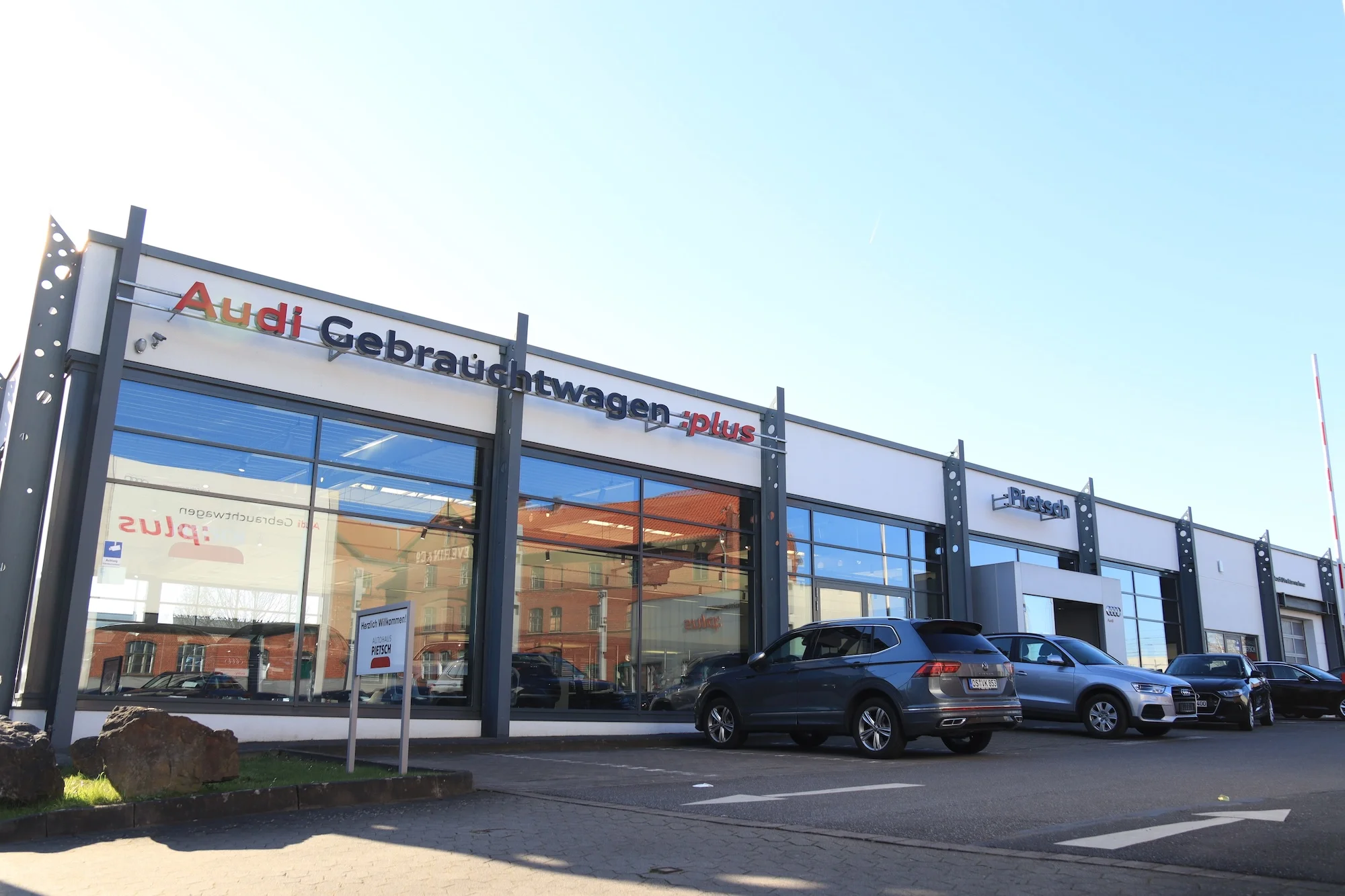 Autohaus Pietsch in Bünde seitlich 