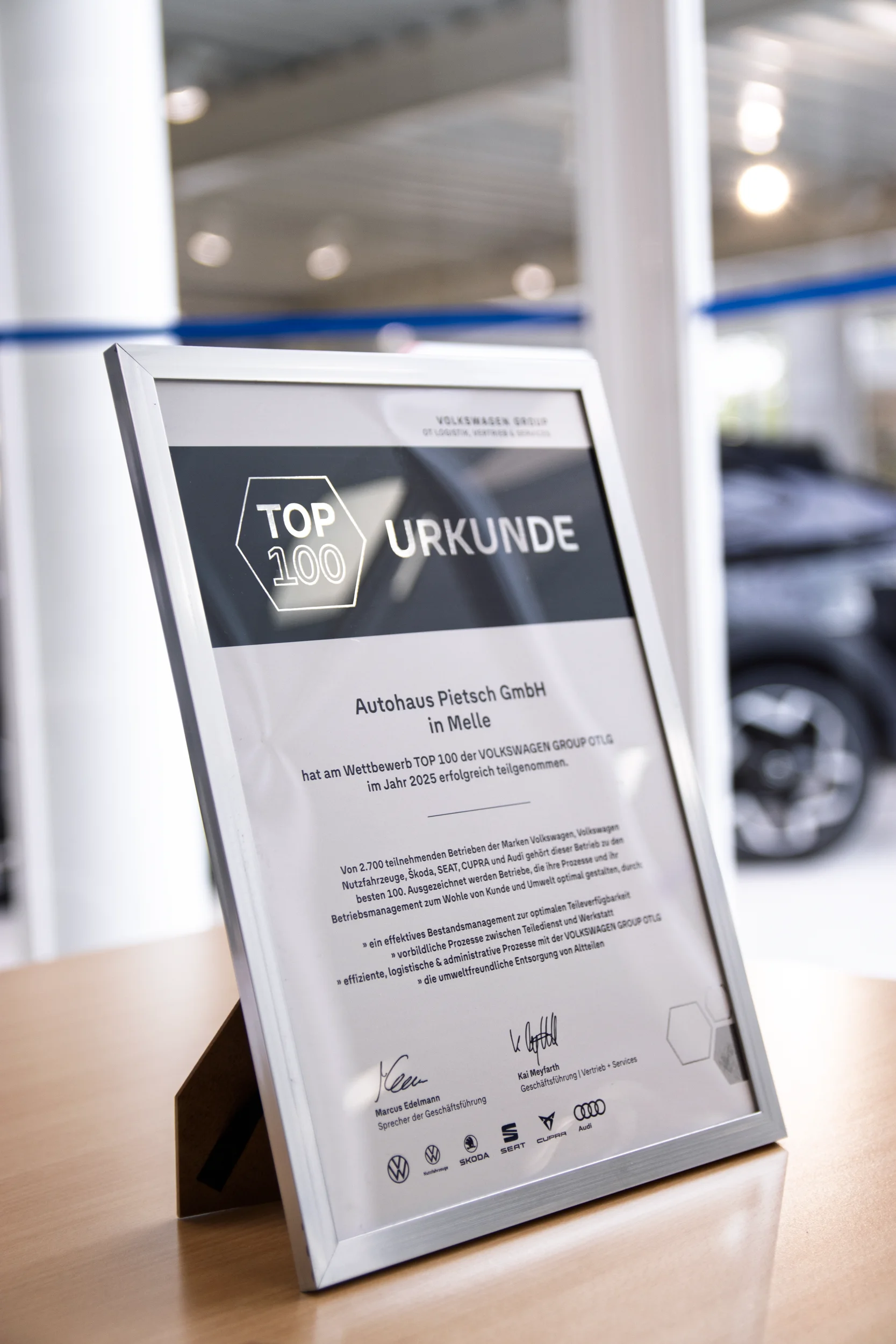 Eingerahmte Top 100 Urkunde für das Autohaus Pietsch