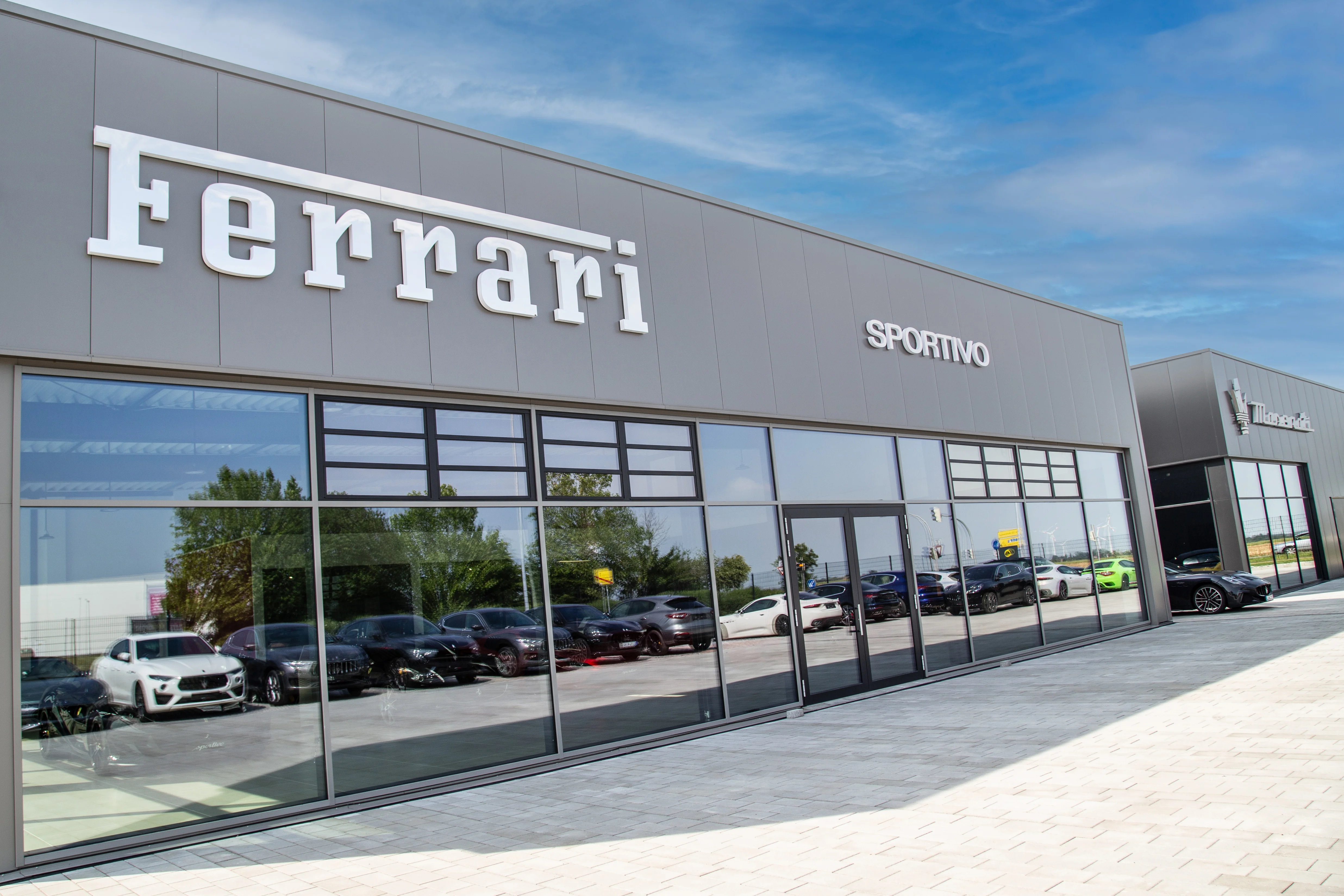 Eingangsbereich des Autohaus Sportivo