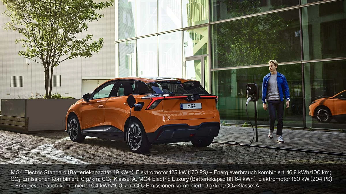 MG4 Electric Orange Heckansicht Ladevorgang.jpg