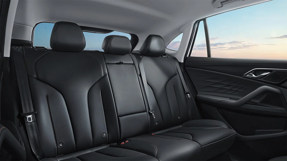 MG HS HEV Rückbank.jpg