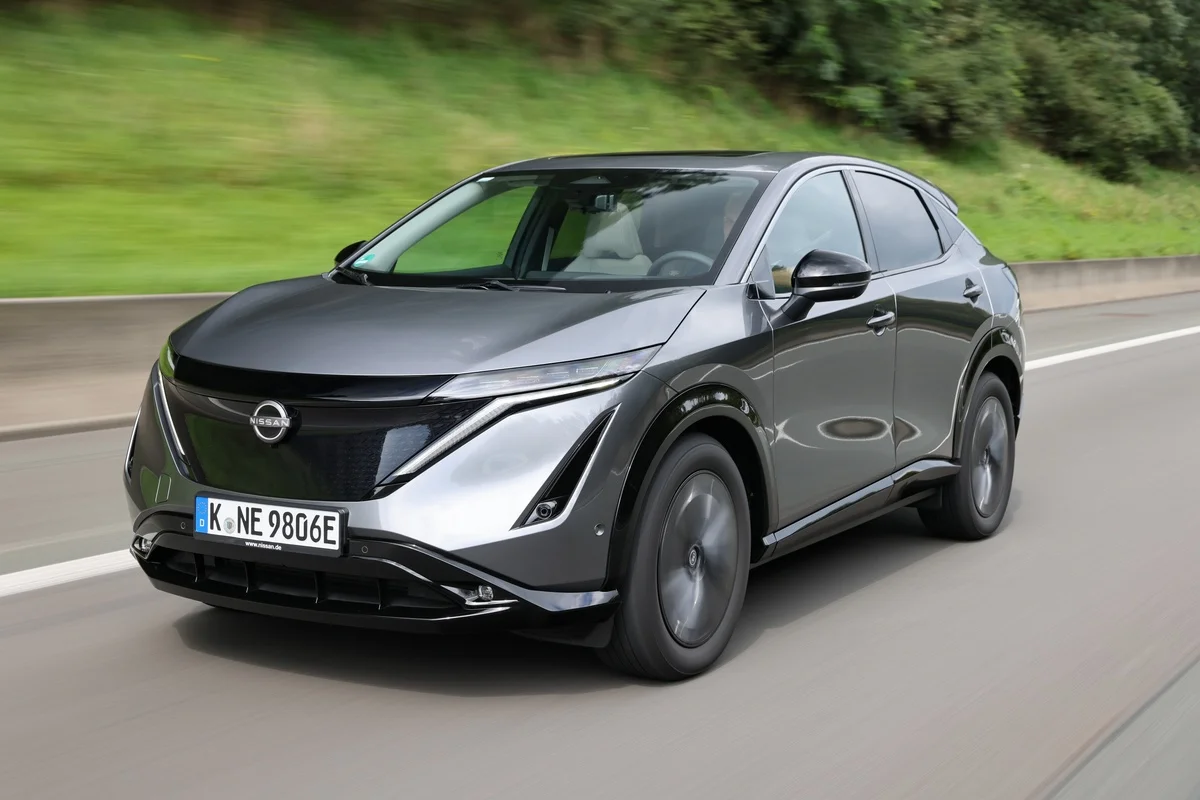 Nissan_Ariya in grau