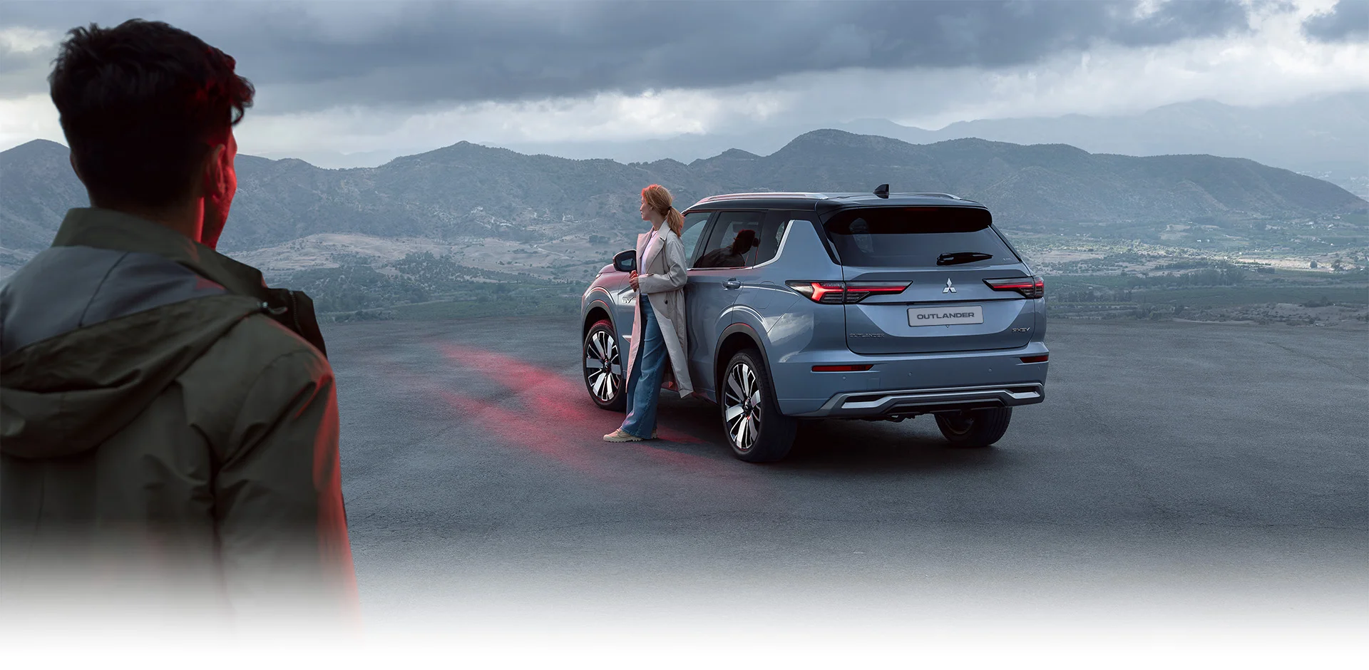 Mitsubishi Outlander von schräg hinten fotografiert