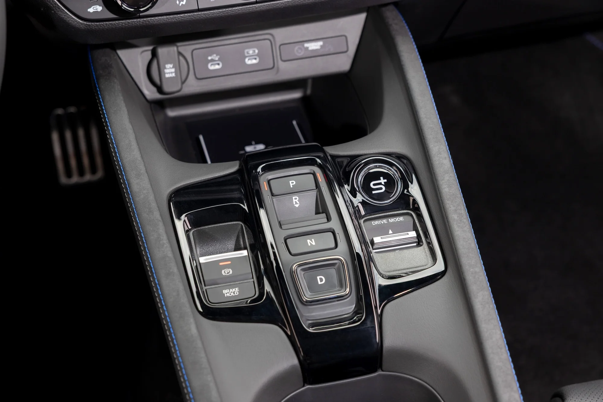 Detailaufnahme, der Mittelkonsole des Honda Prelude