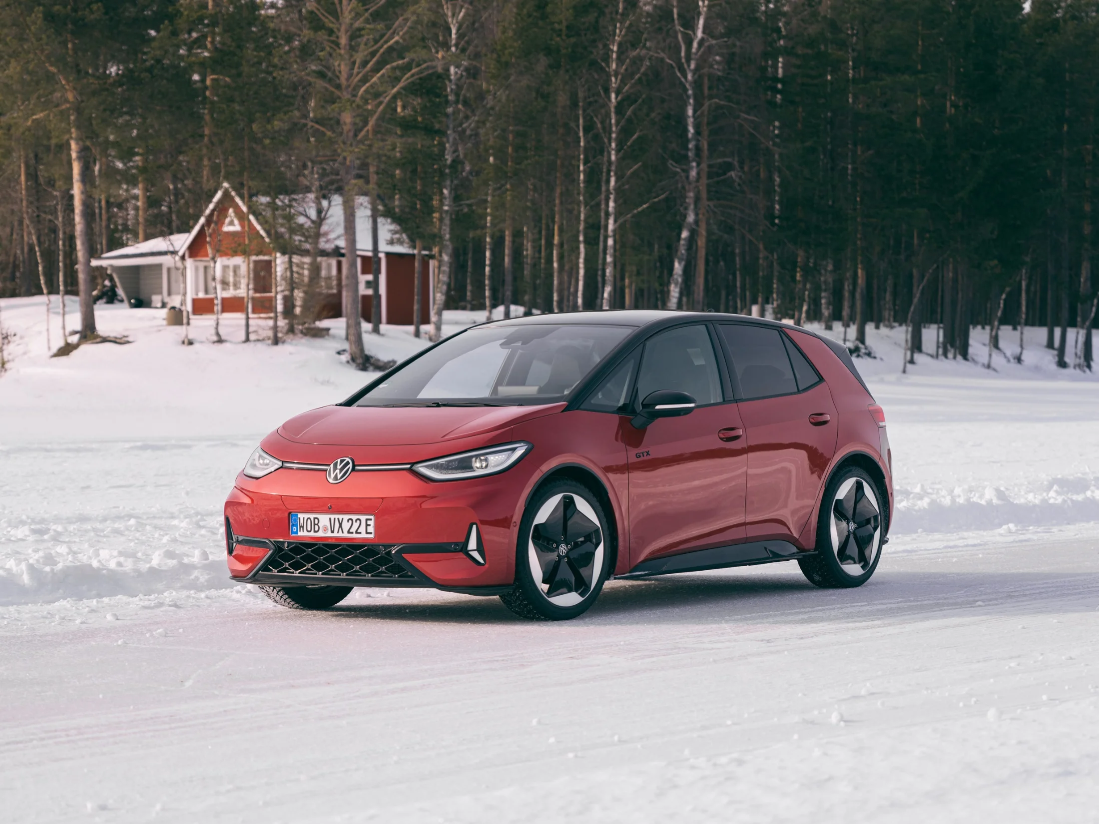Roter ID.3 GTX im Schnee.png