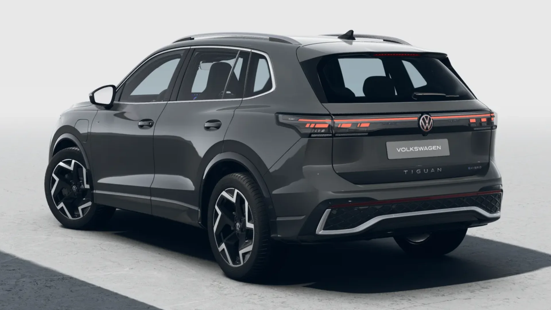 Tiguan R-Line eHybrid grau Heck.png