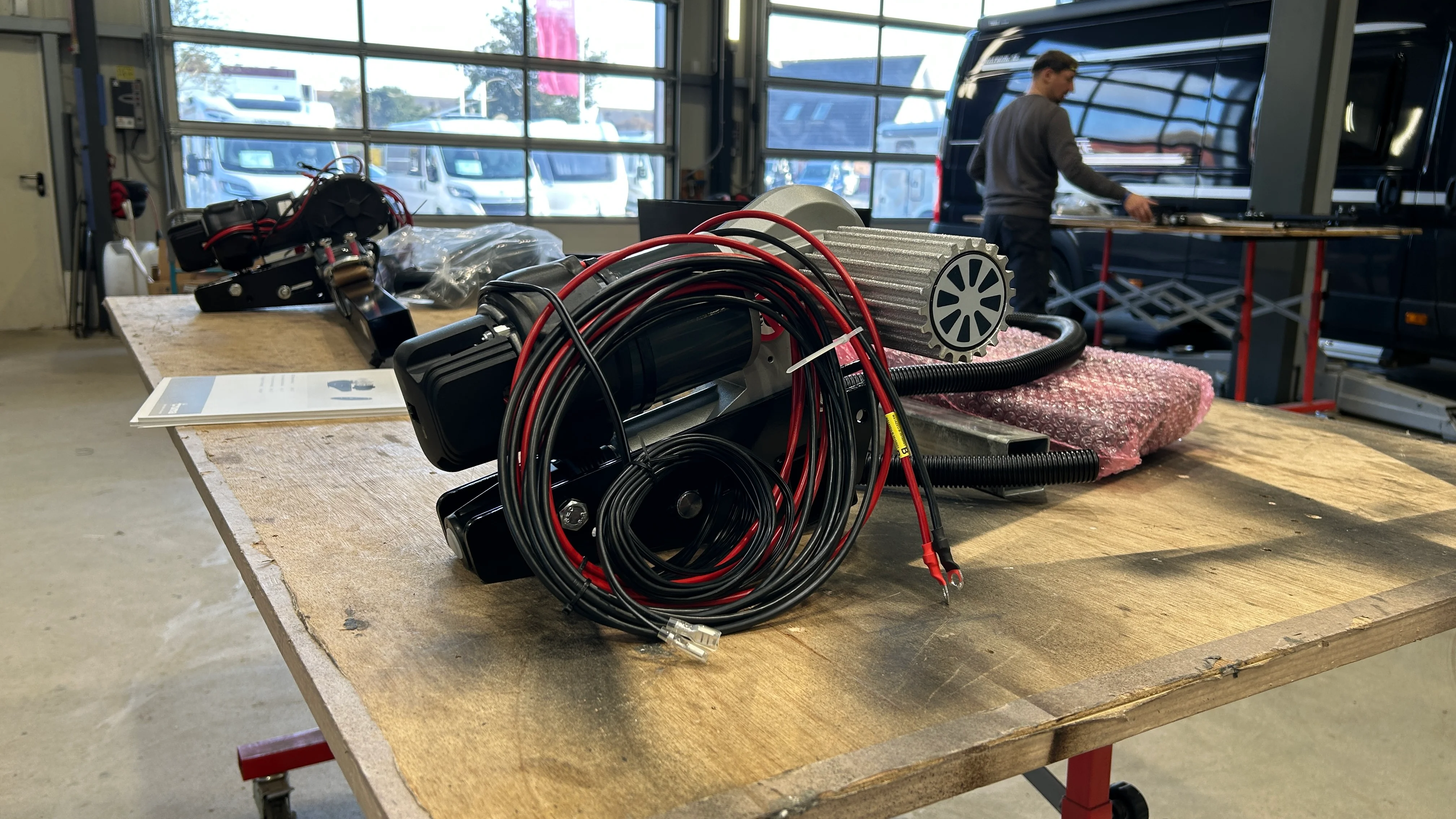 Wohnwagen Rangierhilfe auf einem Werkstatt-Tisch