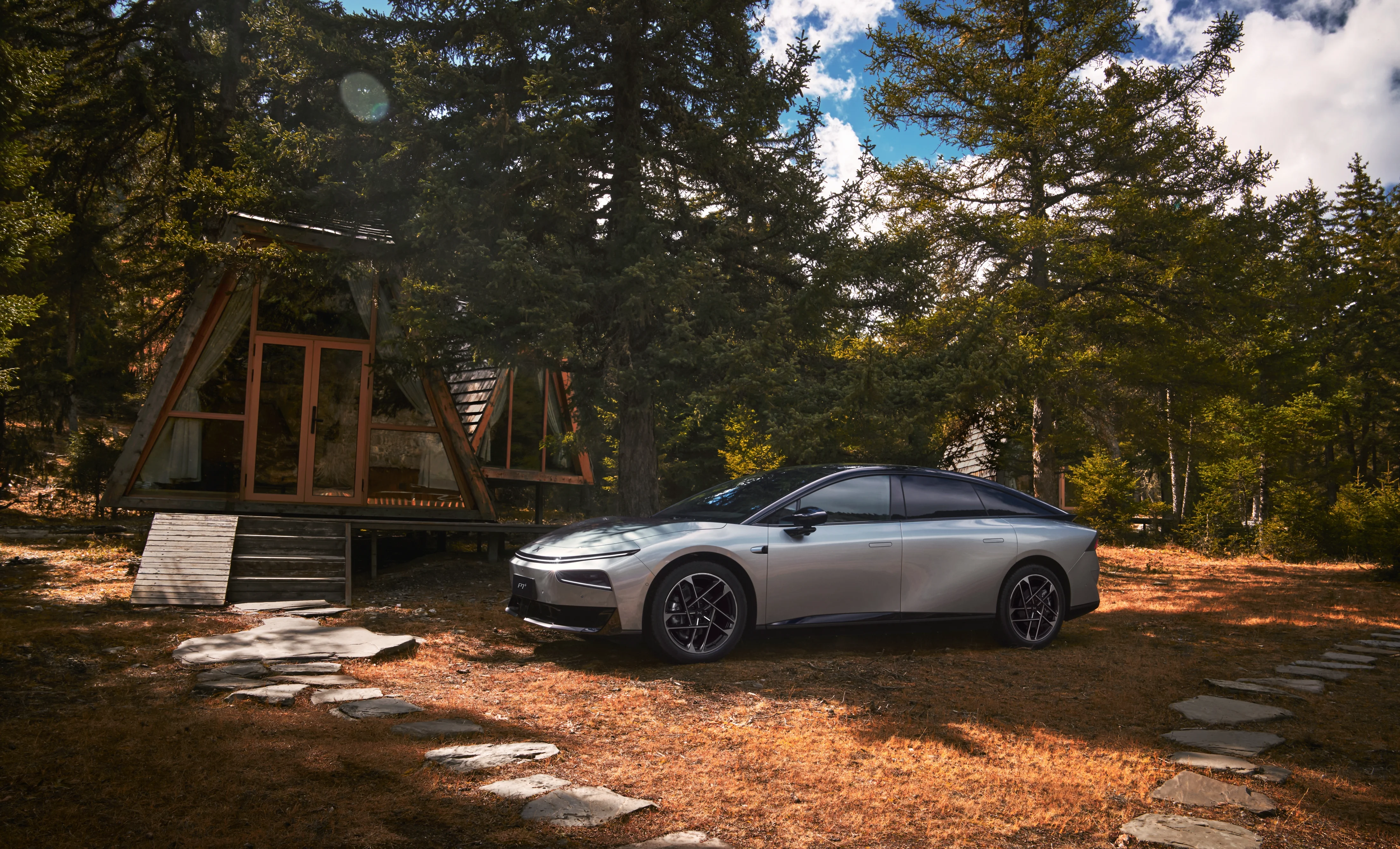 XPENG P7+ High RES - forest cabin - silver1.jpg